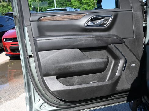 Used 2024 Chevrolet Suburban Premier AWD/4WD image 8