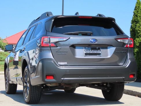 Used 2025 Subaru Outback Onyx Edition AWD/4WD image 11