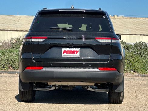 New 2026 Jeep Grand Cherokee Altitude image 5