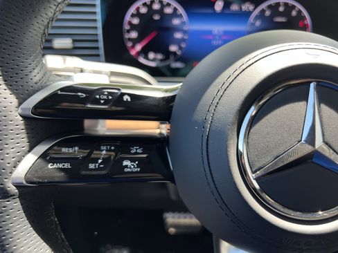 Certified 2025 Mercedes-Benz GLS 450 4MATIC image 19