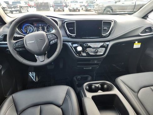 New 2026 Chrysler Pacifica Select w/ S Appearance Package image 10