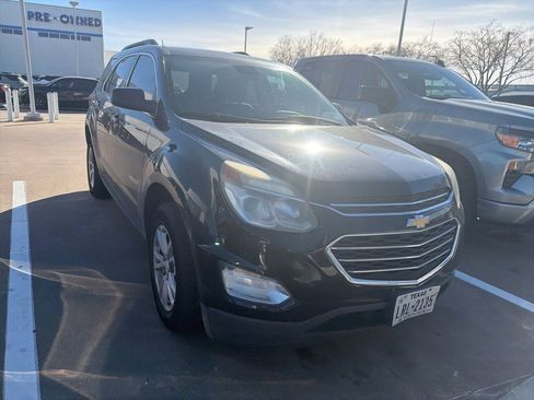 Used 2017 Chevrolet Equinox LT w/ Convenience Package image 2