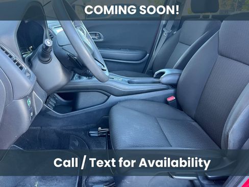Used 2017 Honda HR-V EX image 3