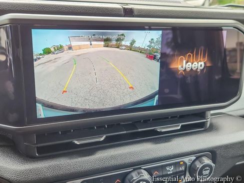 Used 2024 Jeep Wrangler Unlimited w/ Convenience Group AWD/4WD image 15