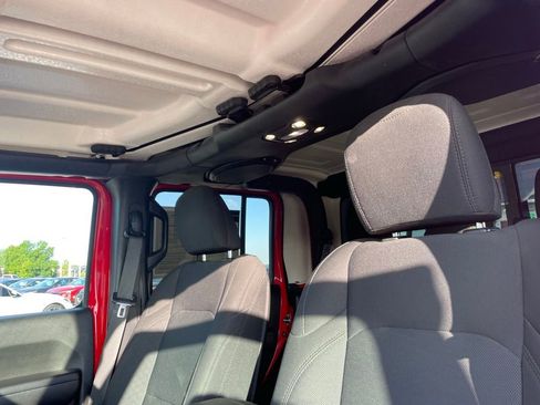 Used 2021 Jeep Gladiator Sport AWD/4WD image 20