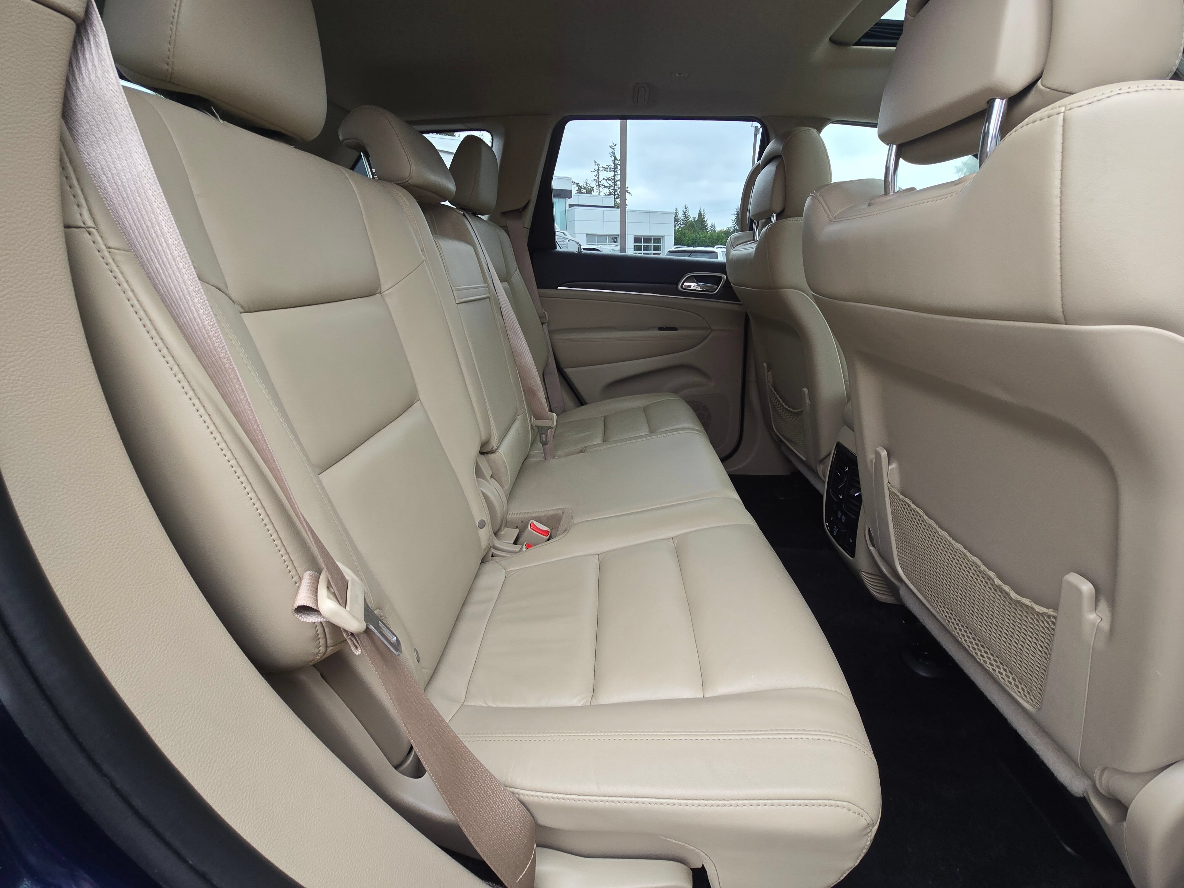 Used 2017 Jeep Grand Cherokee Limited AWD/4WD image 12