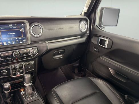 Used 2022 Jeep Wrangler Unlimited Sahara w/ Cold Weather Group AWD/4WD image 19
