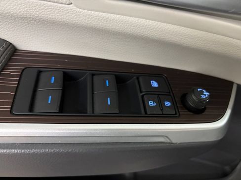 Used 2024 Toyota Sienna XLE w/ XLE Plus Package FWD image 13