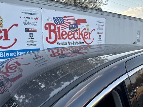 Used 2023 Chrysler Pacifica Touring-L image 10