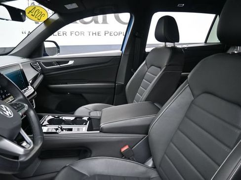 Used 2024 Volkswagen Atlas Cross Sport SEL R-Line AWD/4WD image 17