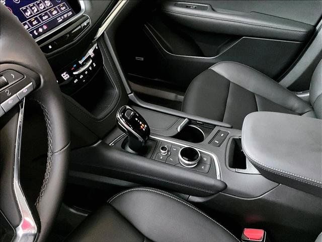 Certified 2025 Cadillac XT6 Luxury FWD image 15