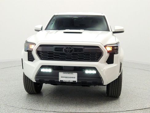 Used 2025 Toyota Tacoma TRD Sport AWD/4WD image 2