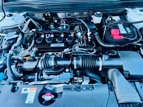 Used 2018 Honda Accord Sport image 12