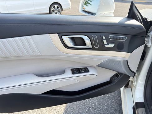 Used 2014 Mercedes-Benz SL 550 image 15