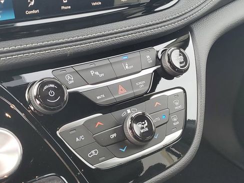 New 2026 Chrysler Pacifica Select image 20