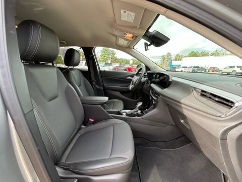 Used 2025 Buick Encore GX Preferred AWD/4WD image 9