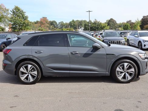 Used 2024 Audi Q8 e-tron Premium image 4