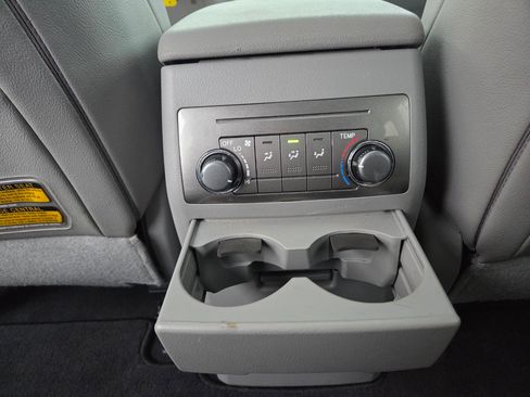 Used 2013 Toyota Highlander SE image 22