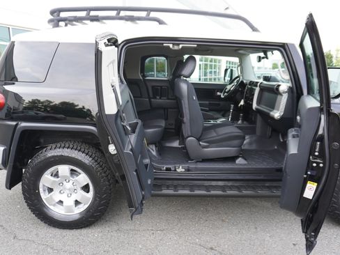 Used 2010 Toyota FJ Cruiser 4WD image 14