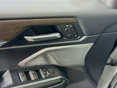 Used 2025 GMC Acadia Denali w/ Super Cruise Package image 12