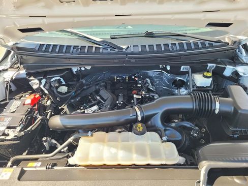 Used 2024 Ford Expedition XLT AWD/4WD image 30