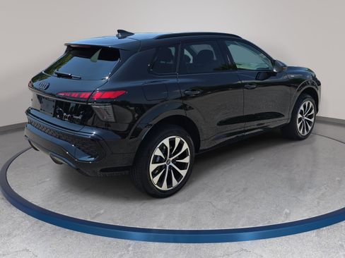 New 2026 Audi Q3 quattro 2.0T AWD/4WD image 5