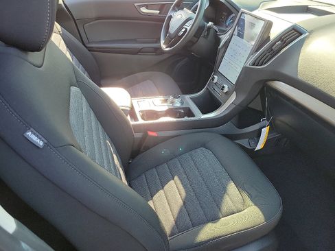 Certified 2024 Ford Edge SE w/ Black Appearance Package image 14