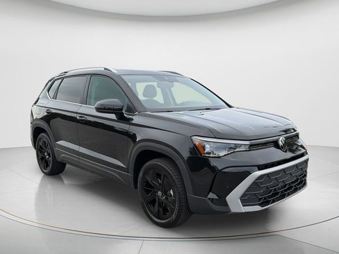 New 2026 Volkswagen Taos SE FWD image 3