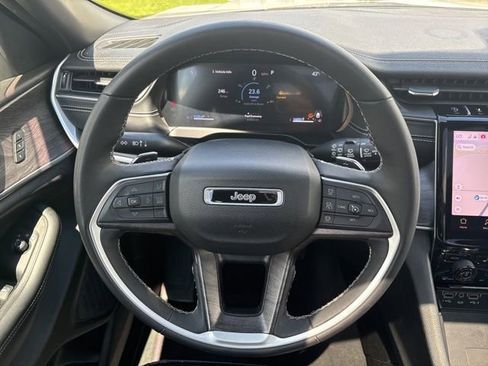 Used 2024 Jeep Grand Cherokee Limited w/ Luxury Tech Group II AWD/4WD image 21