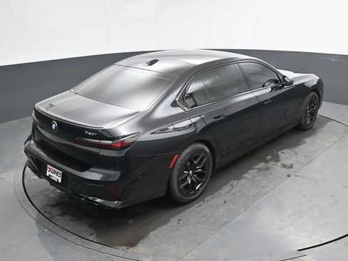 Used 2023 BMW 760i xDrive w/ Executive Package AWD/4WD image 32