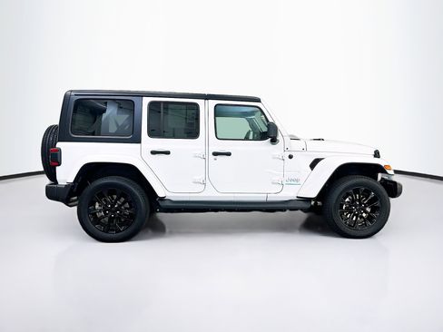 Used 2023 Jeep Wrangler Unlimited Sahara w/ Cold Weather Group AWD/4WD image 10