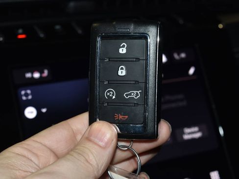 Used 2023 Jeep Grand Cherokee Altitude image 17