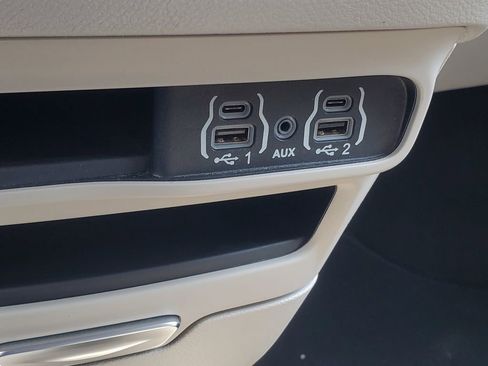 Used 2023 Chrysler Pacifica Touring-L FWD image 18