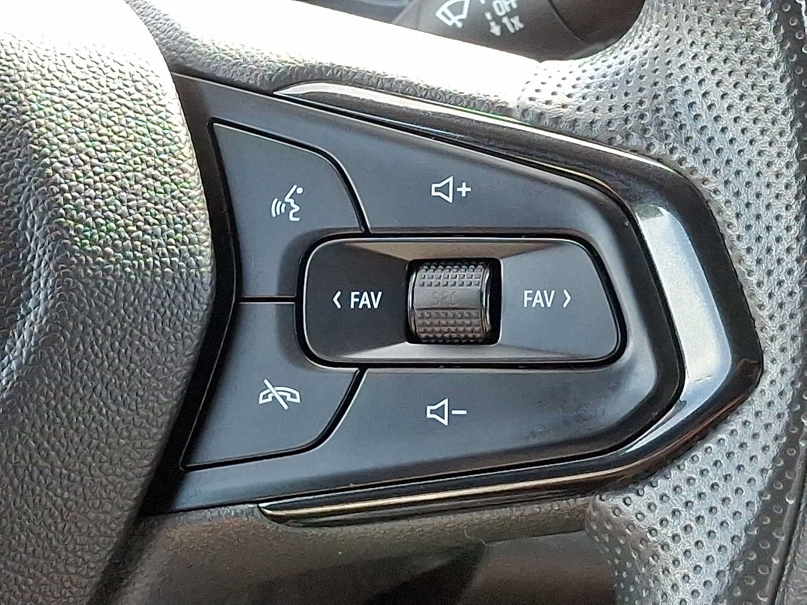 Used 2024 Chevrolet Trax LS FWD image 21