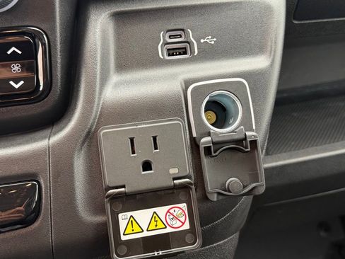 Used 2025 RAM ProMaster 1500 w/ Convenience Group image 22