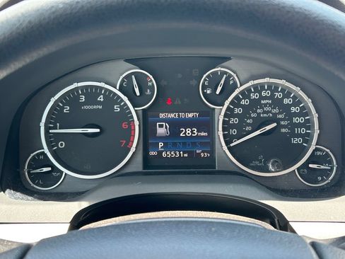 Used 2017 Toyota Tundra SR5 w/ SR5 Upgrade Package RWD image 31