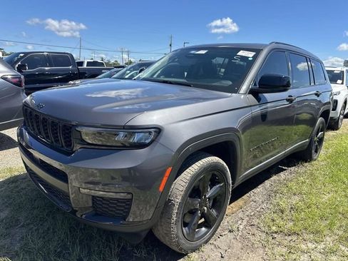 Used 2023 Jeep Grand Cherokee L Limited w/ Black Appearance Package RWD image 12