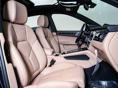 Certified 2025 Porsche Macan image 15
