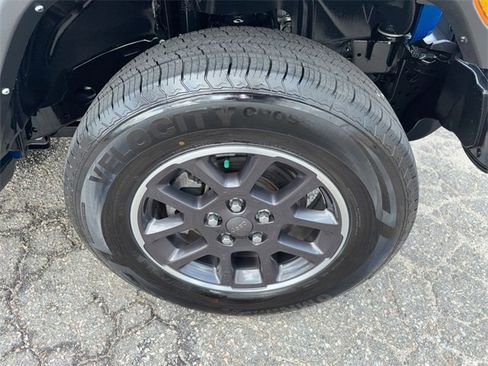 Used 2022 Jeep Gladiator Overland image 11