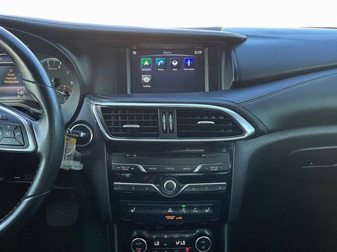 Used 2017 INFINITI QX30 Premium w/ Navigation Package image 6