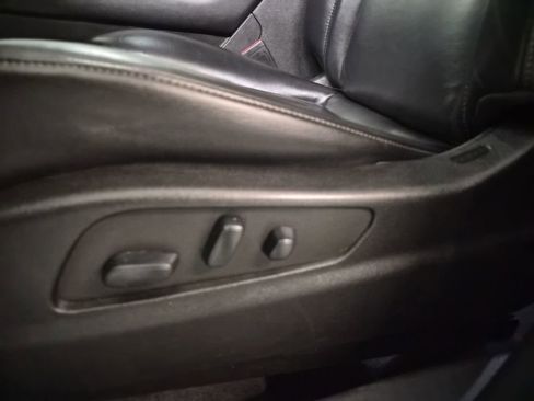 Used 2021 Cadillac XT4 Premium Luxury w/ Cold Weather Package image 13