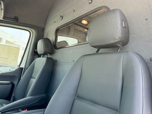 Used 2024 Mercedes-Benz eSprinter 170 Cargo image 18
