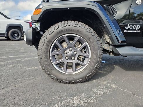 Used 2021 Jeep Gladiator Overland w/ Cold Weather Group AWD/4WD image 10