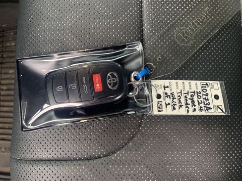 Used 2024 Toyota Tundra Limited image 49