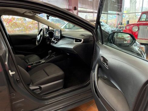 Used 2025 Toyota Corolla LE image 25