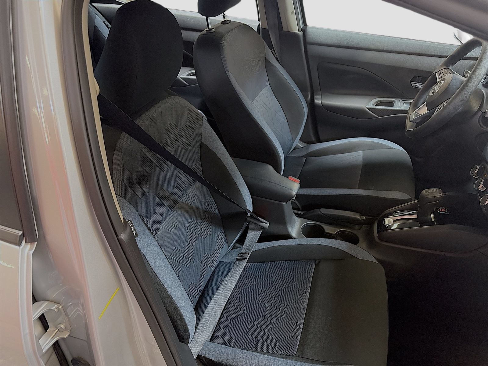Used 2025 Nissan Versa SV FWD image 25