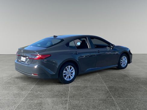 Used 2025 Toyota Camry LE image 5