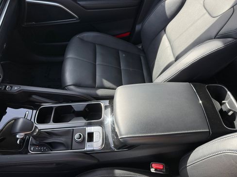 Used 2024 Kia Telluride EX w/ EX Captain's Chair Package image 14