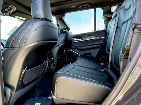 New 2026 Jeep Grand Cherokee Limited image 10