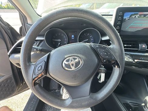 Used 2021 Toyota C-HR LE FWD image 31